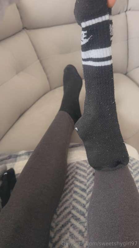 Open your DMs for the rest foot lovers😘