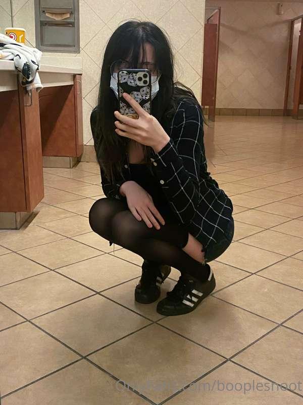 pov i’m ur movie theater date :3…