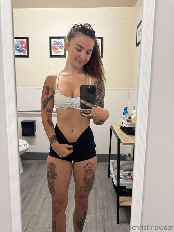 your strong dream girl🤭