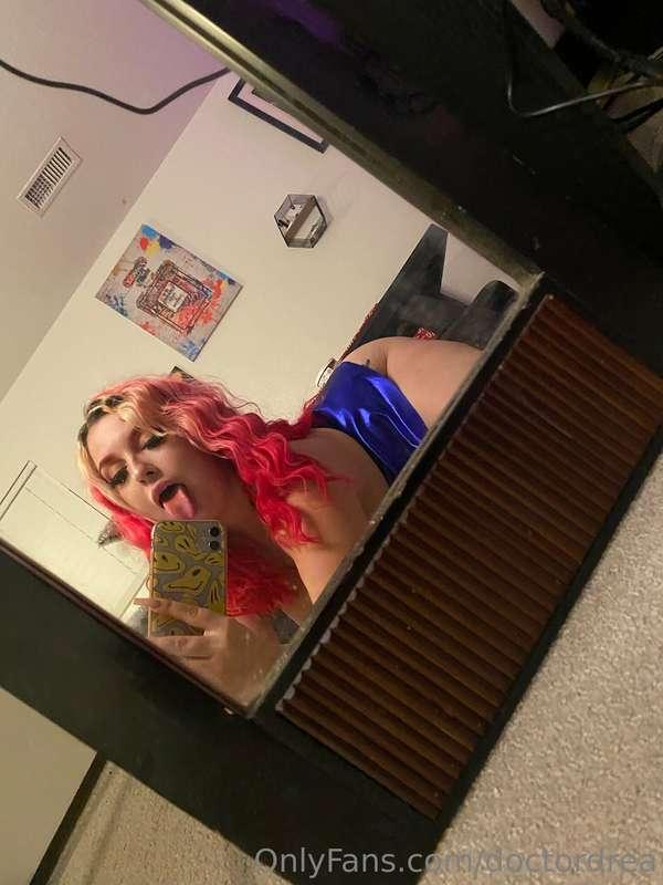 Im alone and horny rn. Who’s up? 🤭🍼💦💦