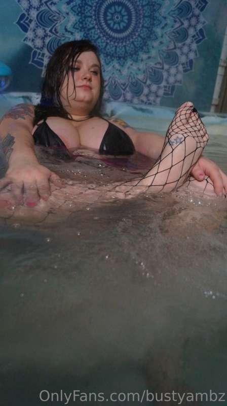 bustyambz image #10