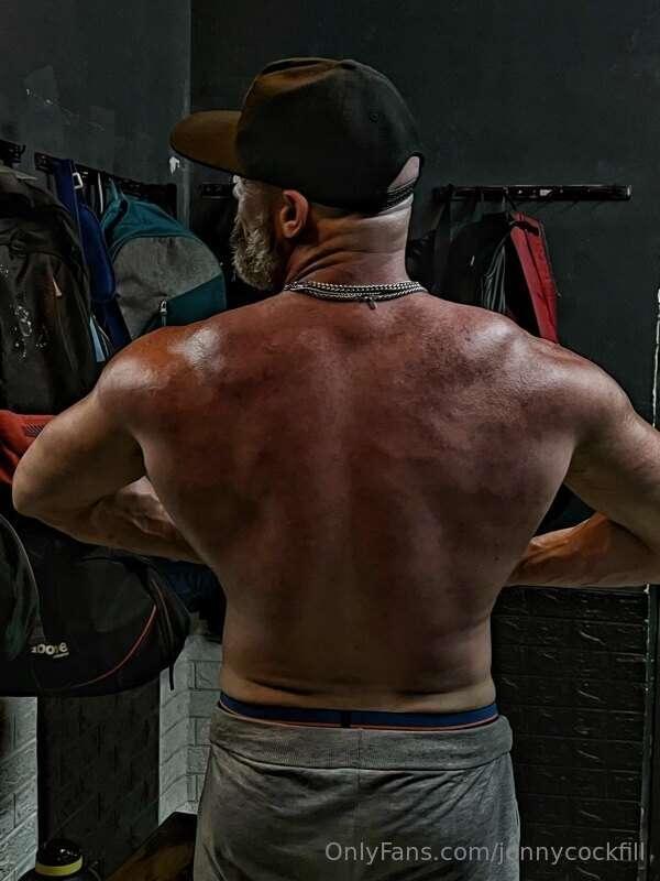 Making that back all kinds of swole.