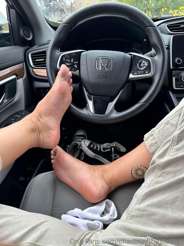 🤧🤧 stinky ole feet