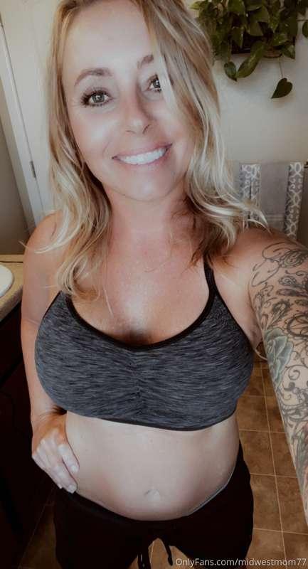 Happy MILF Monday !  Did you have a good Christmas?  It went..