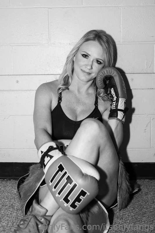 itsonlyfangs image #5