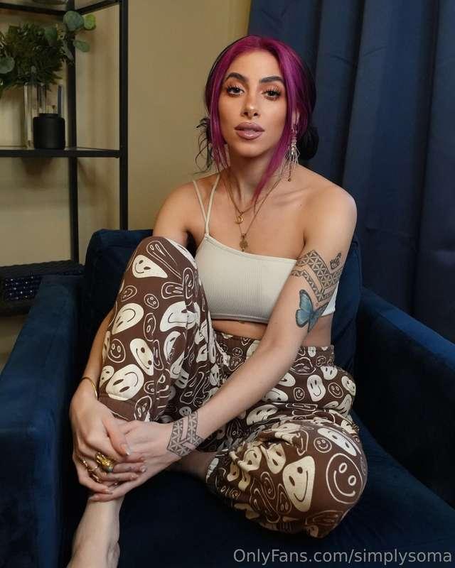 The best views are always behind closed doors🤫😈💜