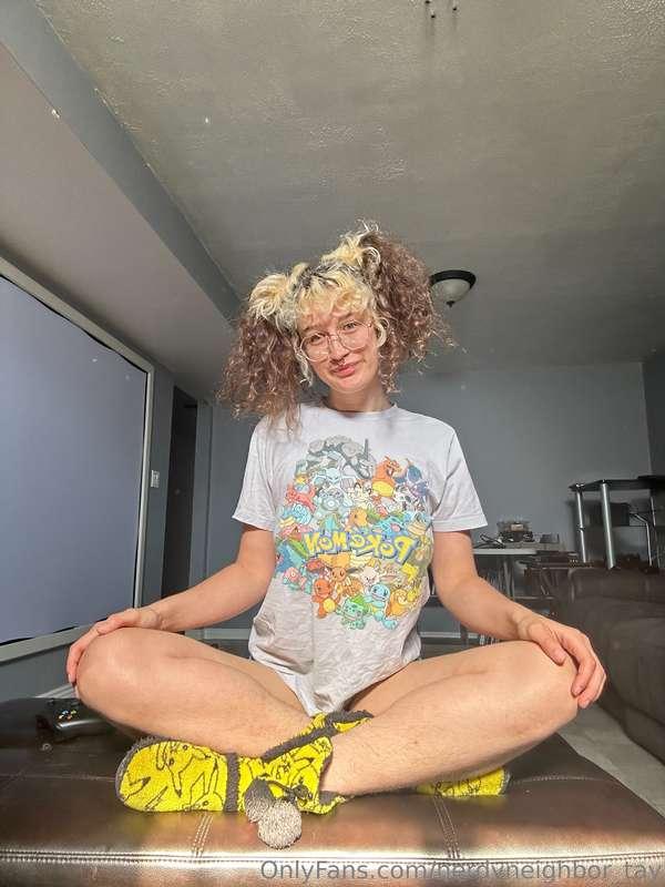 Swipe to see me flash you 🫣 ….Muahahaha flash my lil tummy!!..