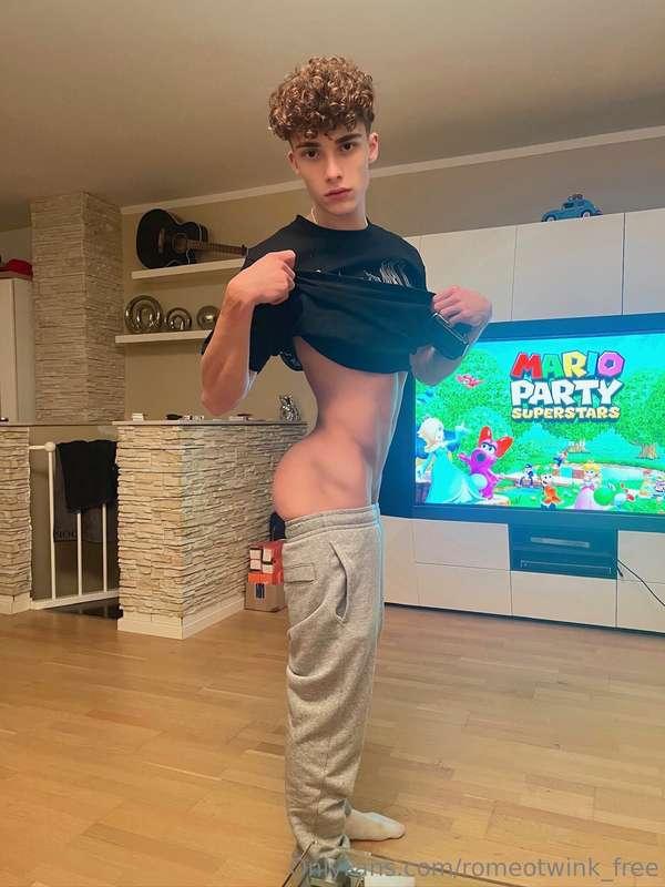 ⭐️Check out my exclusive page @romeo_twink ⭐️ Full naked and..