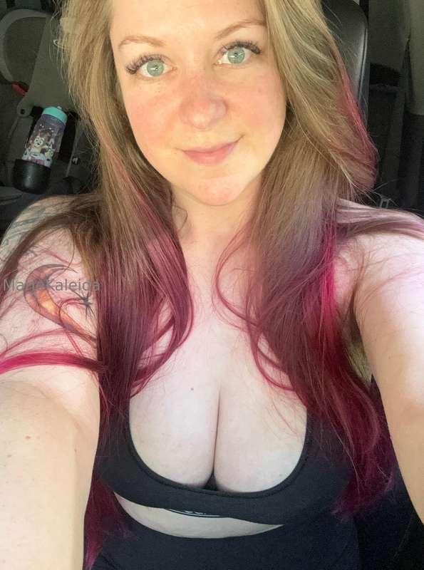 Suns out, tits out ☀️My tits look so good in this tiny sport..