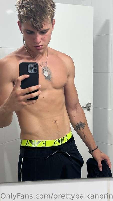 I love this little bathroom in the gym, did many dirty thing..