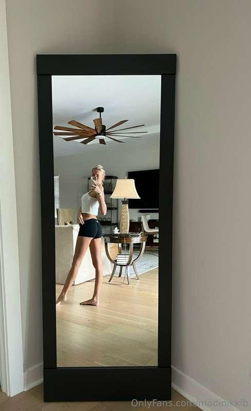 I know how you guys love the mirror selfies 😘