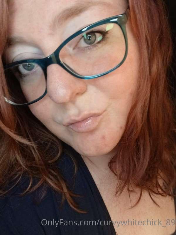 curvywhitechick_89 image #0