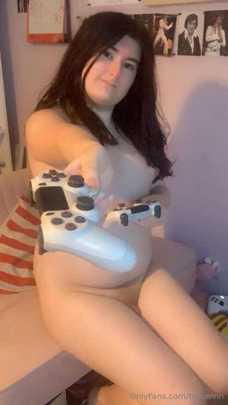 Be my player 2? 🥺🥺 loser has to get fucked in the ass 🤭