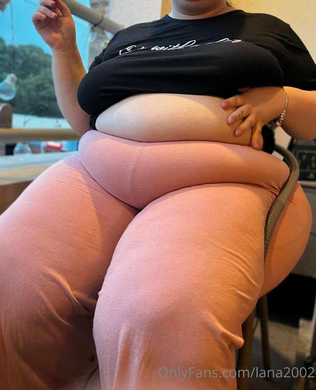 I really don’t fit in these chairs 😩😂
Tips are appreciated 🥰