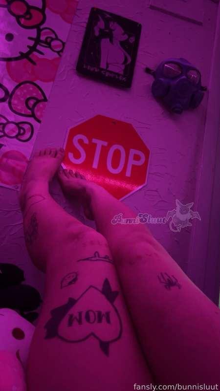 pretty feet and pretty tatttoos 


my slutty bunnies tier is 20% off! unlock ALL my content when you subscribe for $45.99!!

#feet #soles #tattoos #paintedtoes #fyp #mixedgirl #legs #footfetish