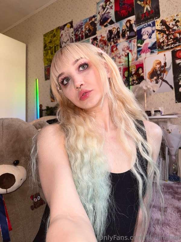 ughhh i just can’t choose… should i wear something super cut..