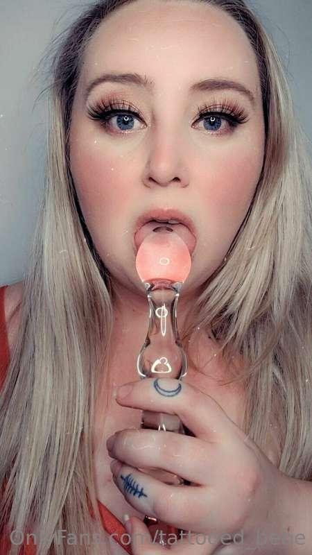 Watch me play with my favorite toy and make a huge mess 😋 (4..