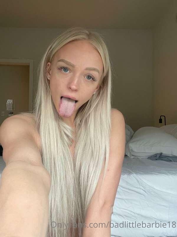 Put your 🍆 on my 👅 💦💦. Check DM to see the new XXXCLUSIVE co..