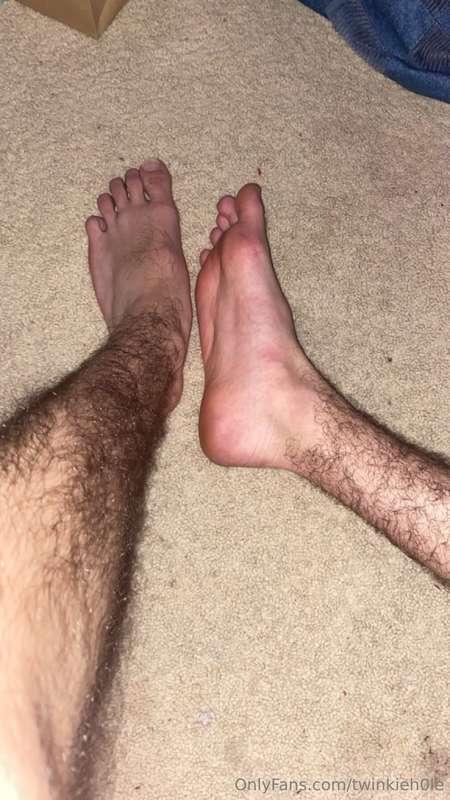 worship my stinky teenage feet