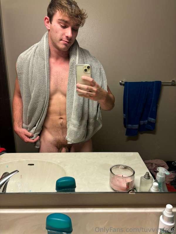Your screen’s not the only thing wet right now.. i want you ..
