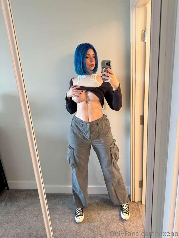 I'm about to go for a walk, but I'm not sure if I should wea..