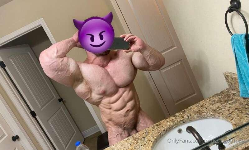 Nothing beats that fresh outta the shower look. Everything i..