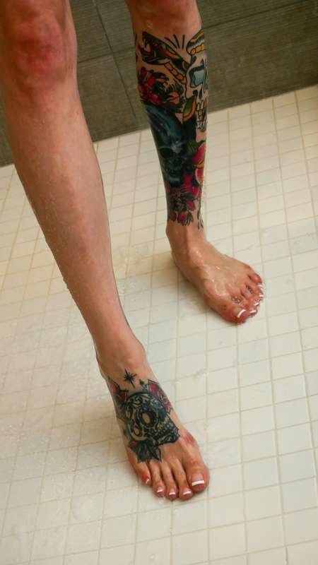 I want my piggies to suck my toes and lick my soles. Are you..