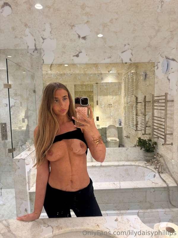 lilydaisyphillips image #0