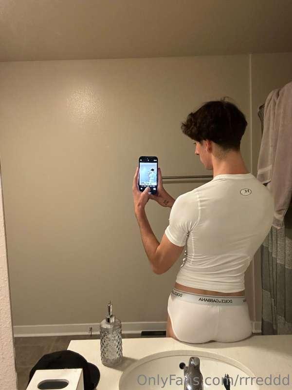 ass stacked up on the counter 🍑 feelin 😈ish