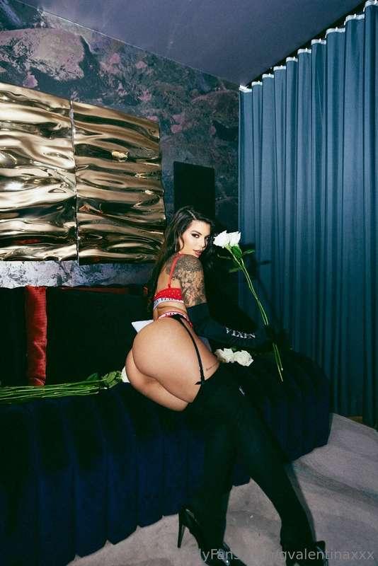 Be a good boy and slide in my DMs today and see what I have ..