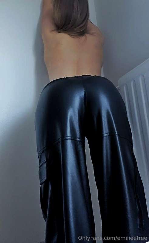 Part 1/4 🖤posterior view🖤Parts 2, 3 and 4 (side, anterior an..