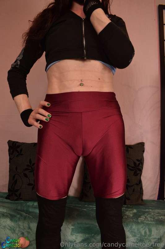 Talk about cameltoe! 😁