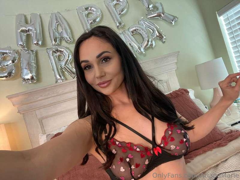 HAPPY BIRTHDAY TO ME!! Thank you for all being here on this ..