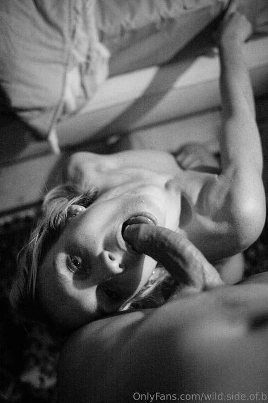 The night is dark... 🖤