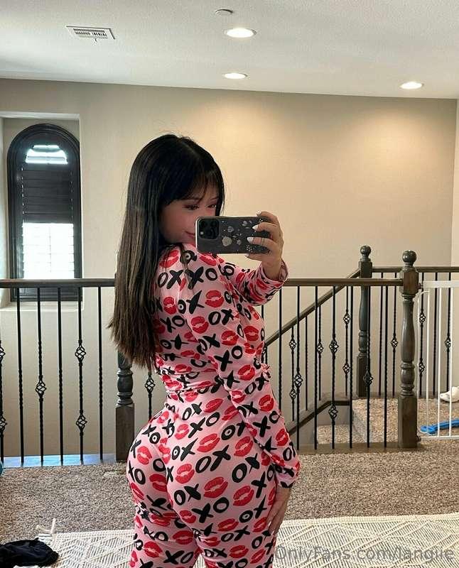 You like my pjs? 😇 who wants to cuddle!
