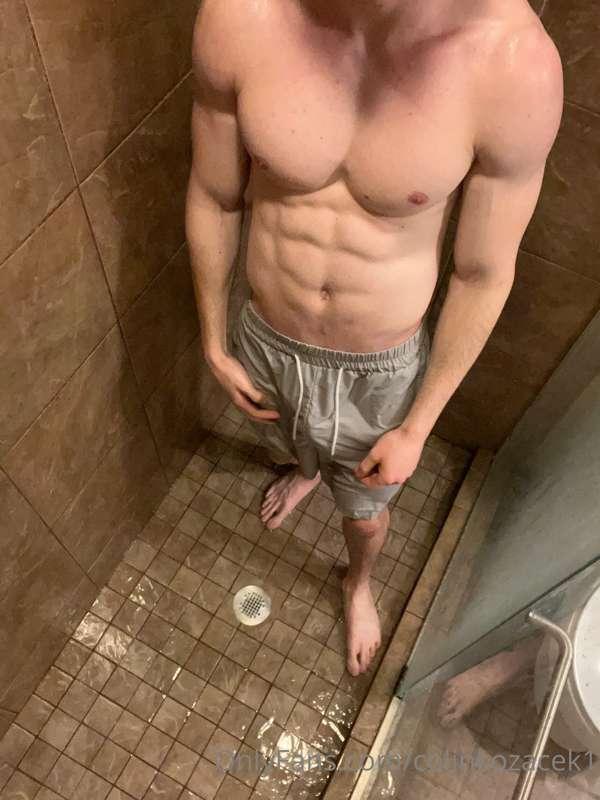 Cum watch me clean my body off https://onlyfans.com/colinkoz..