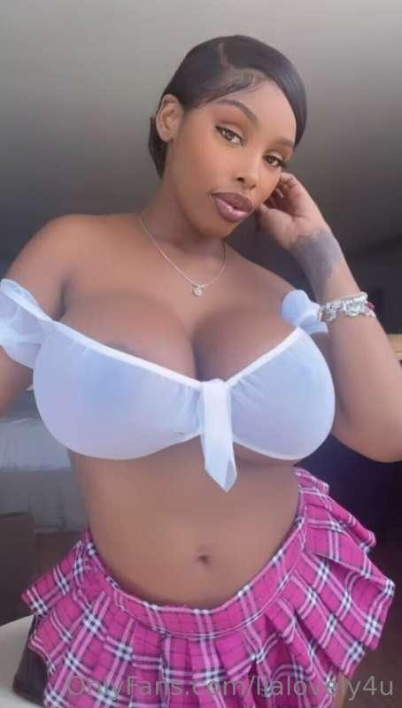 🔥VIP DISCOUNT DEAL🔥  
For 1 fan only!!!!  
It comes with: 
-..