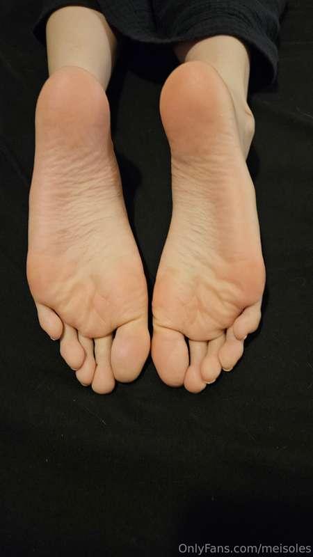 sweaty sole Sundayyes I'm still sick and I apologize for any..