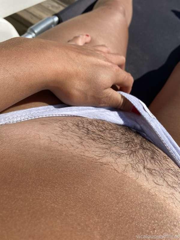 Hey, do u like my hairy pussy ??
