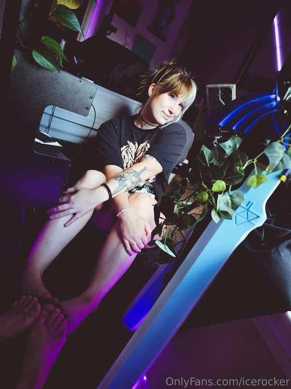 Soft squishy body. Unmatched undies. 😅 just an absolute sick..