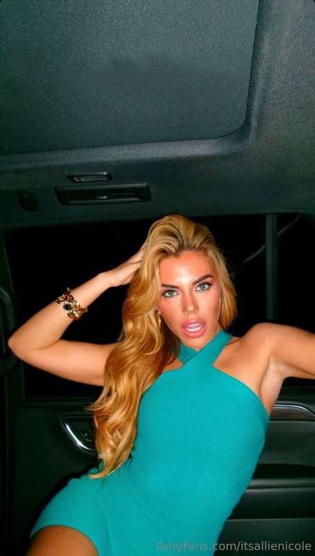 happy friday my sexies!!🩵🩵 