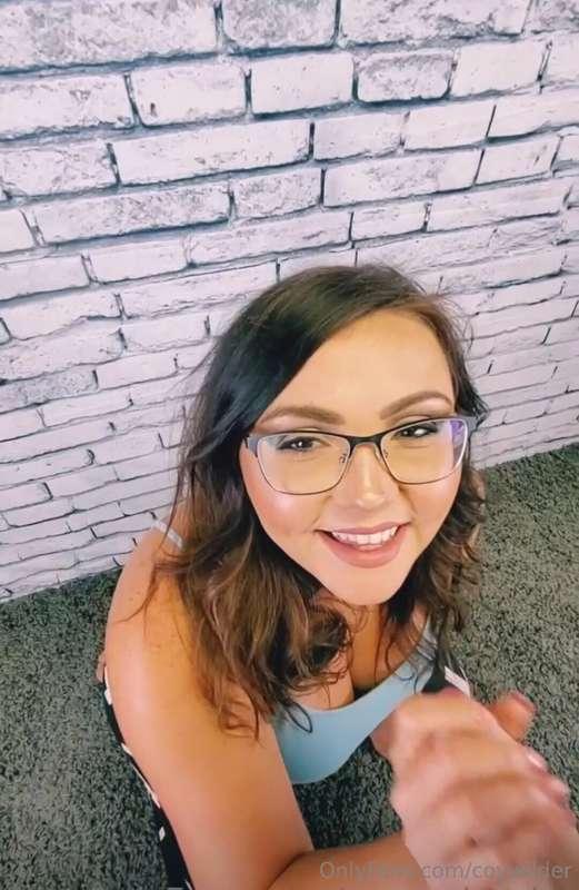 I bet you wanna cum all over my glasses huh? 😱

Dirty talkin..