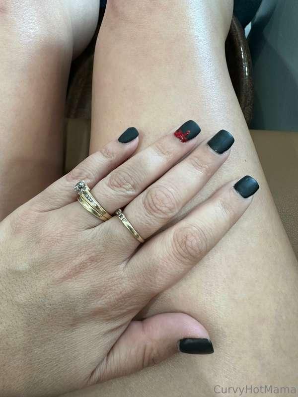 Got my nails and toes done for spooky 👻 season.