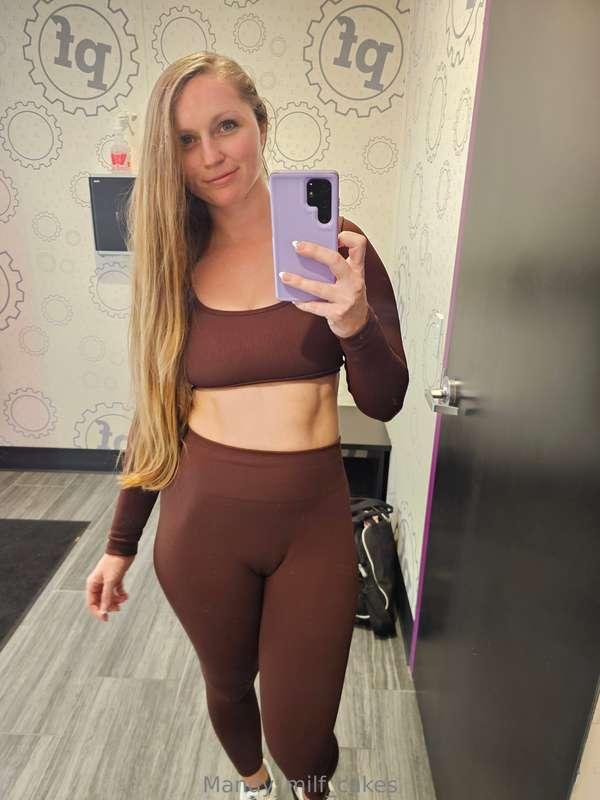 Snuck out to get some me time at the gym 🏋️‍♀️ it felt so go..