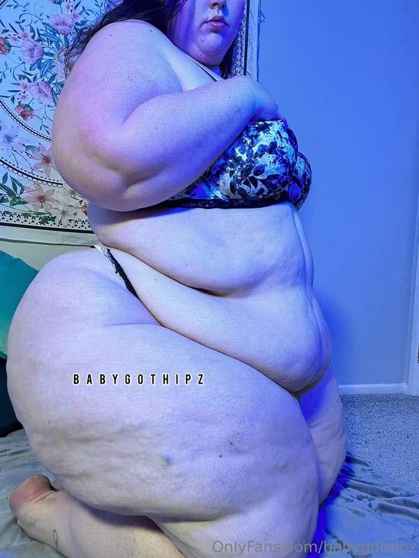 Super Fat & Sexy 💙🥞 • So much to grab and hold! The full pac..