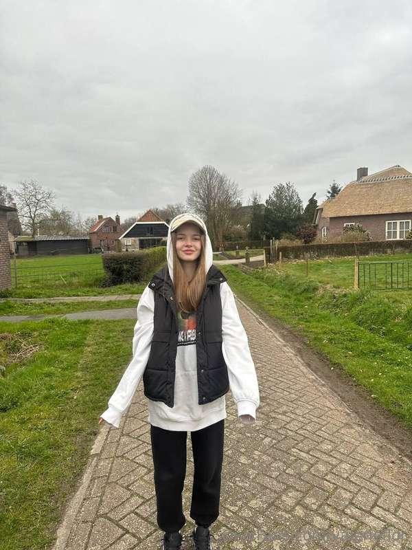 I try to look stylish even in the countryside 😁 Would you wa..