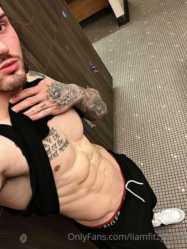 Shirt so sweaty I had to take it off💦😜