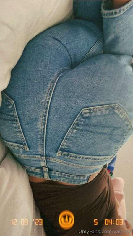 Just wanted to post my butt lol hi 😊🎀🩷