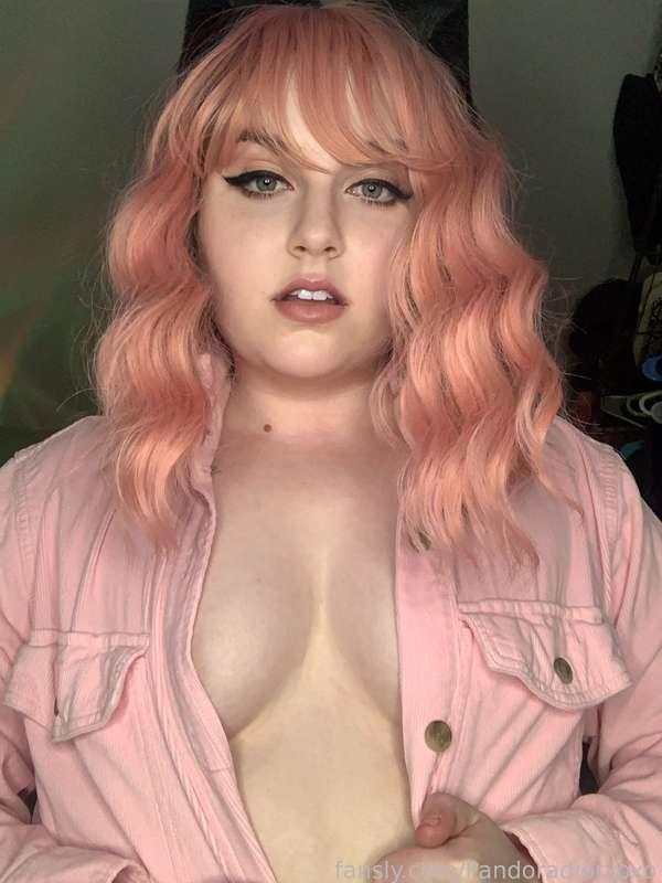 Cum on your face for me 

https://fans.ly/r/Pandoradiorxoxo

#worship #fyp #femdom #femdomme #mean #brat #milf #mommy #horny #naughty #paypiggy #cashcow #pandoradior3 #pandoradior