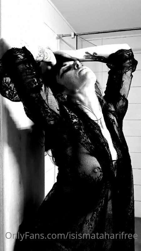 Hmmm..... ich strecke mich und werde geil!